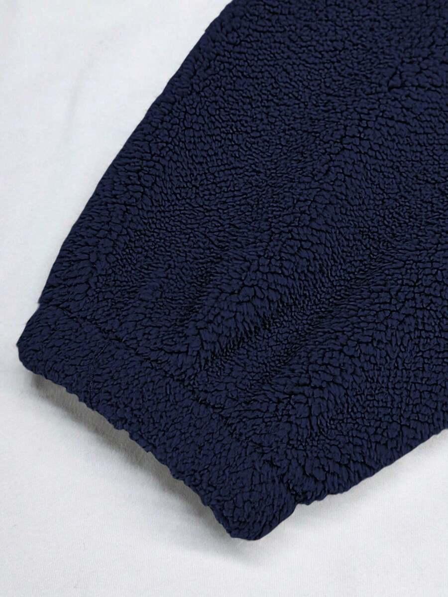 granatowa bluza kaptur