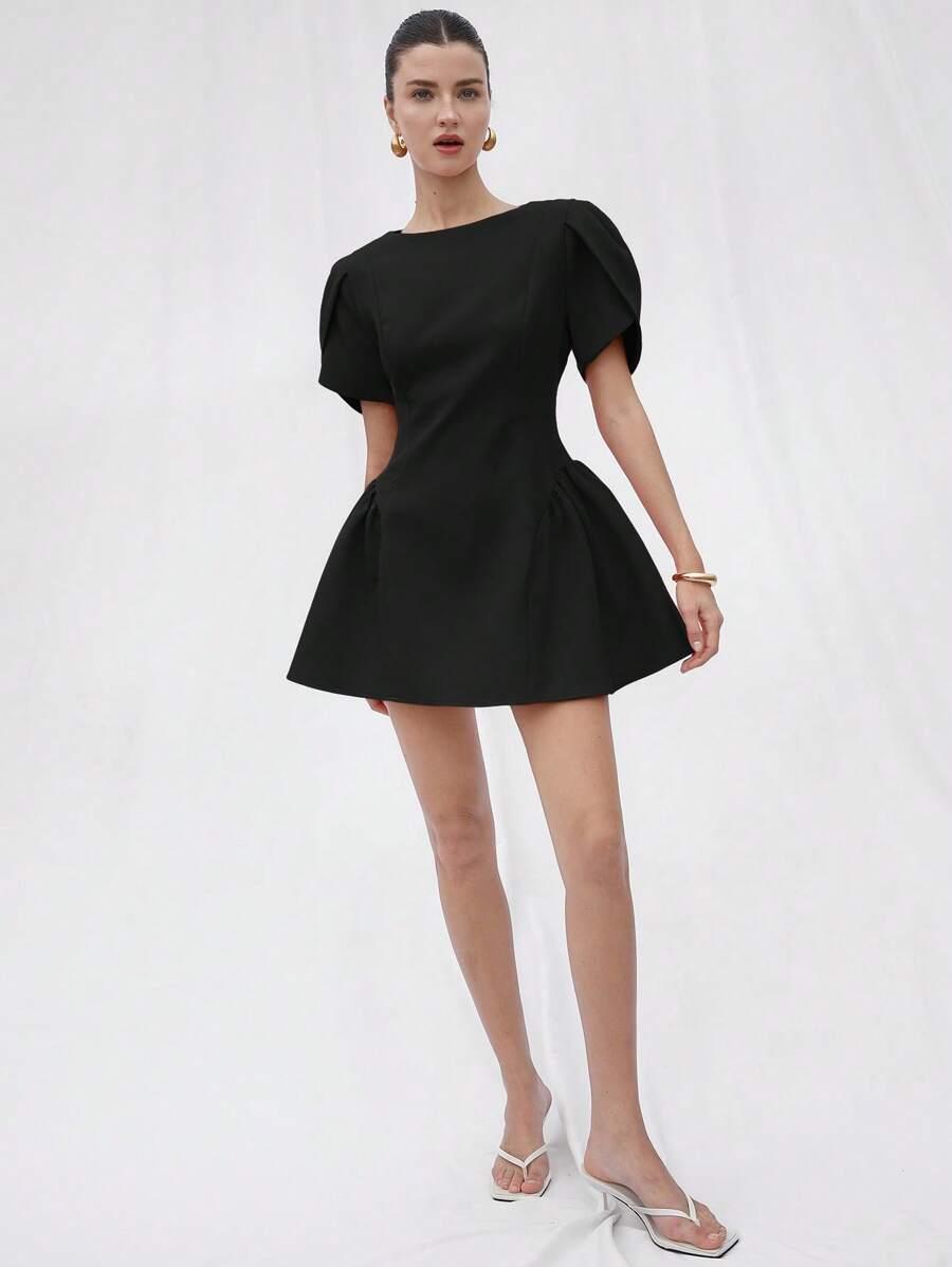 CZARNA MINI SUKIENKA