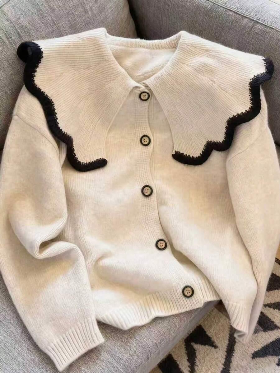 beżowy sweter guziki 