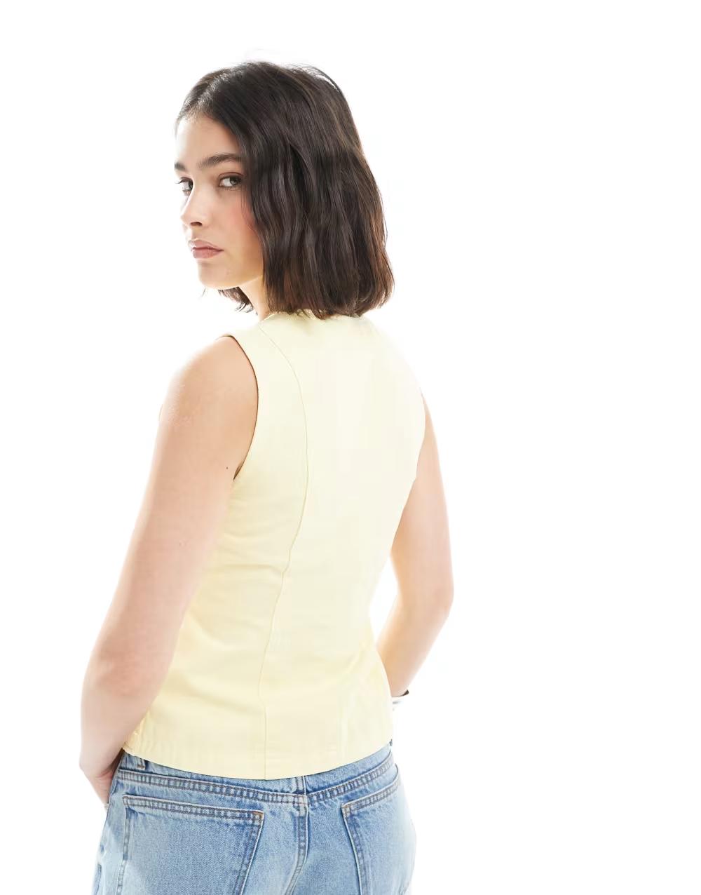 żółta kamizelka jeans