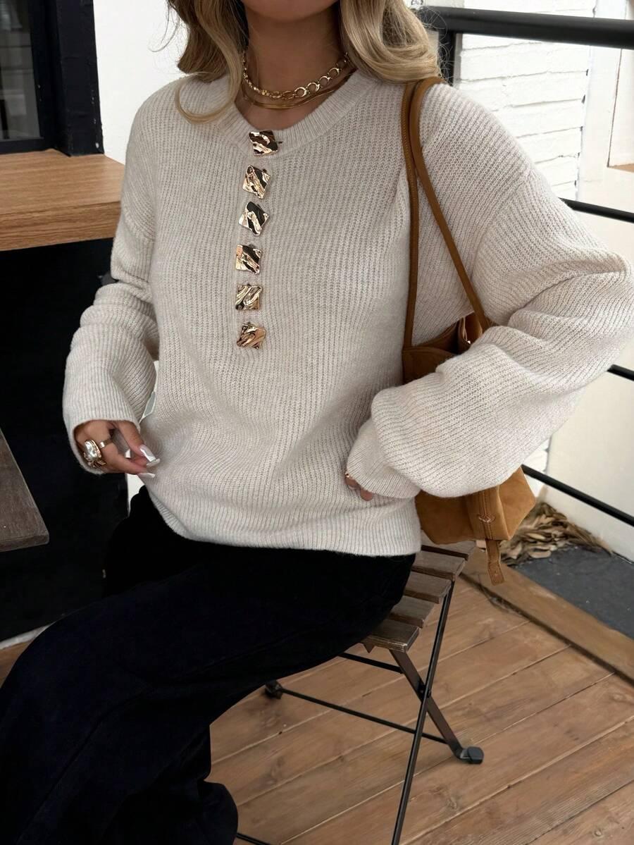 BEŻOWY SWETER GUZIKI