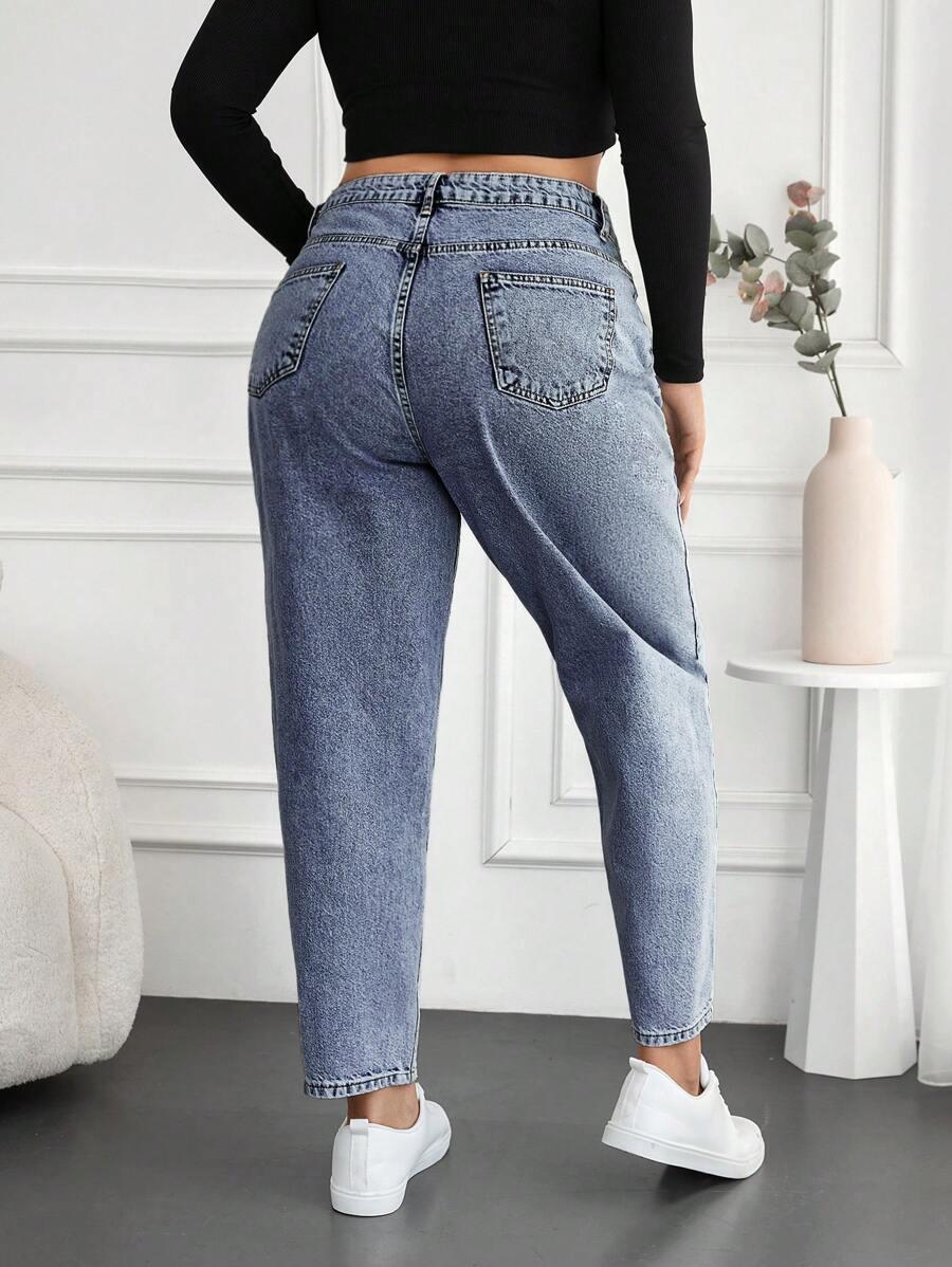 niebieskie spodnie jeans 