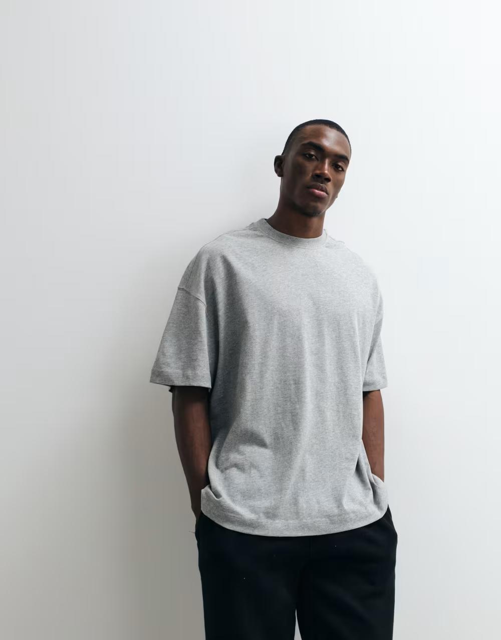 szary oversize t-shirt okrągły dekolt
