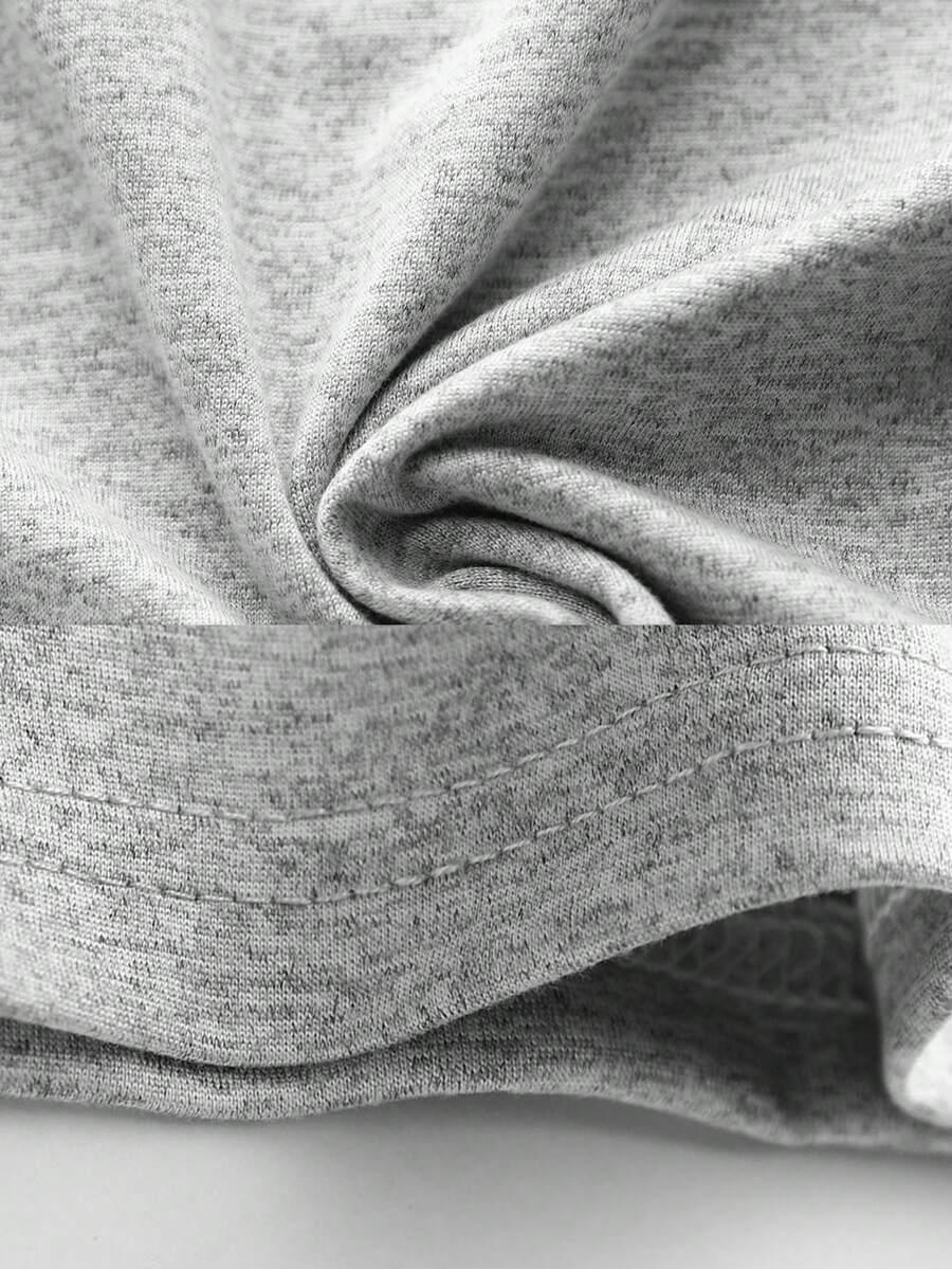 szary t-shirt nadruk