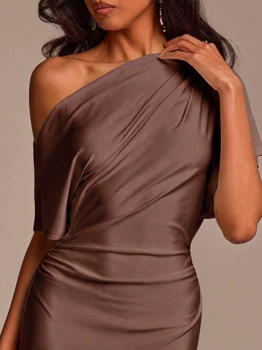 ELEGANCKA SUKIENKA MAXI Z ASYMETRYCZNYM DEKOLTEM