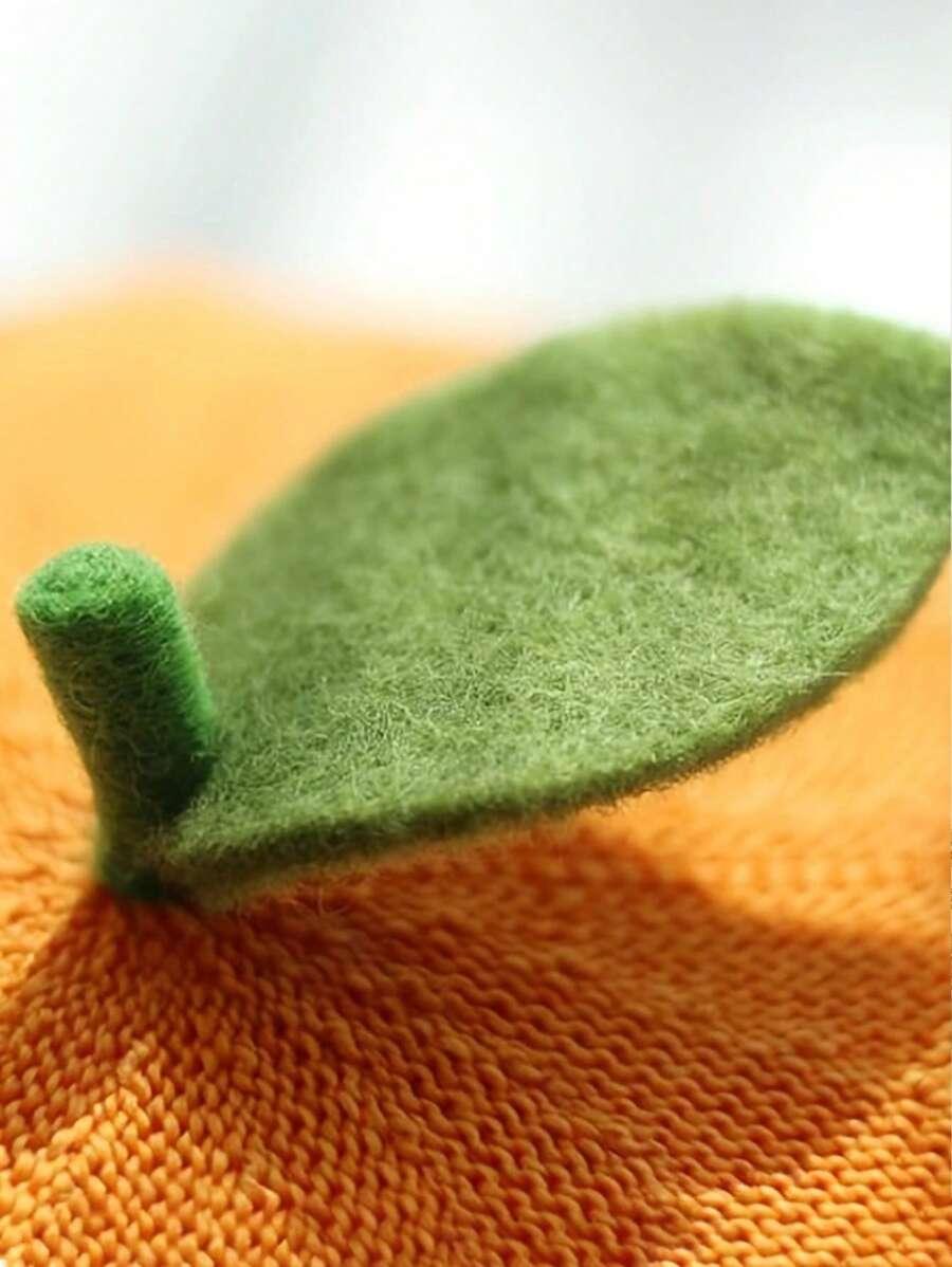 pomarańczowy beret listek