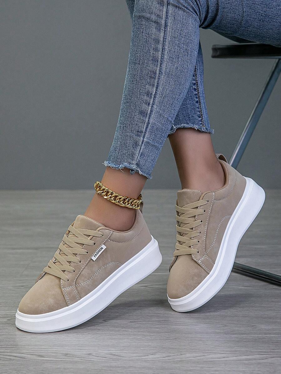 beżowe buty sportowe