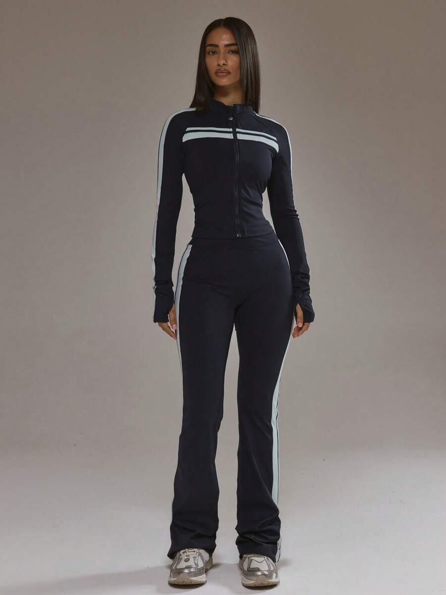 granatowa bluza zamek