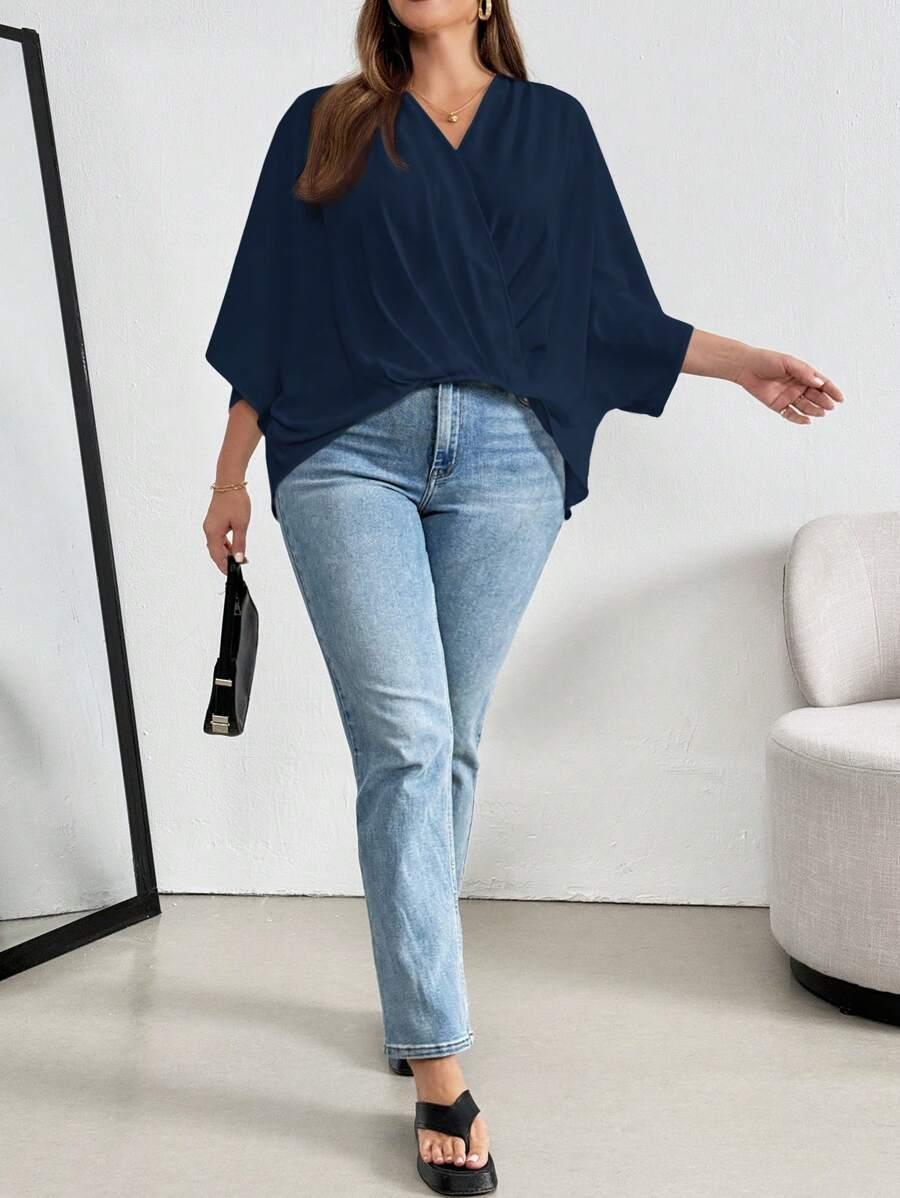 granatowa bluzka v-neck
