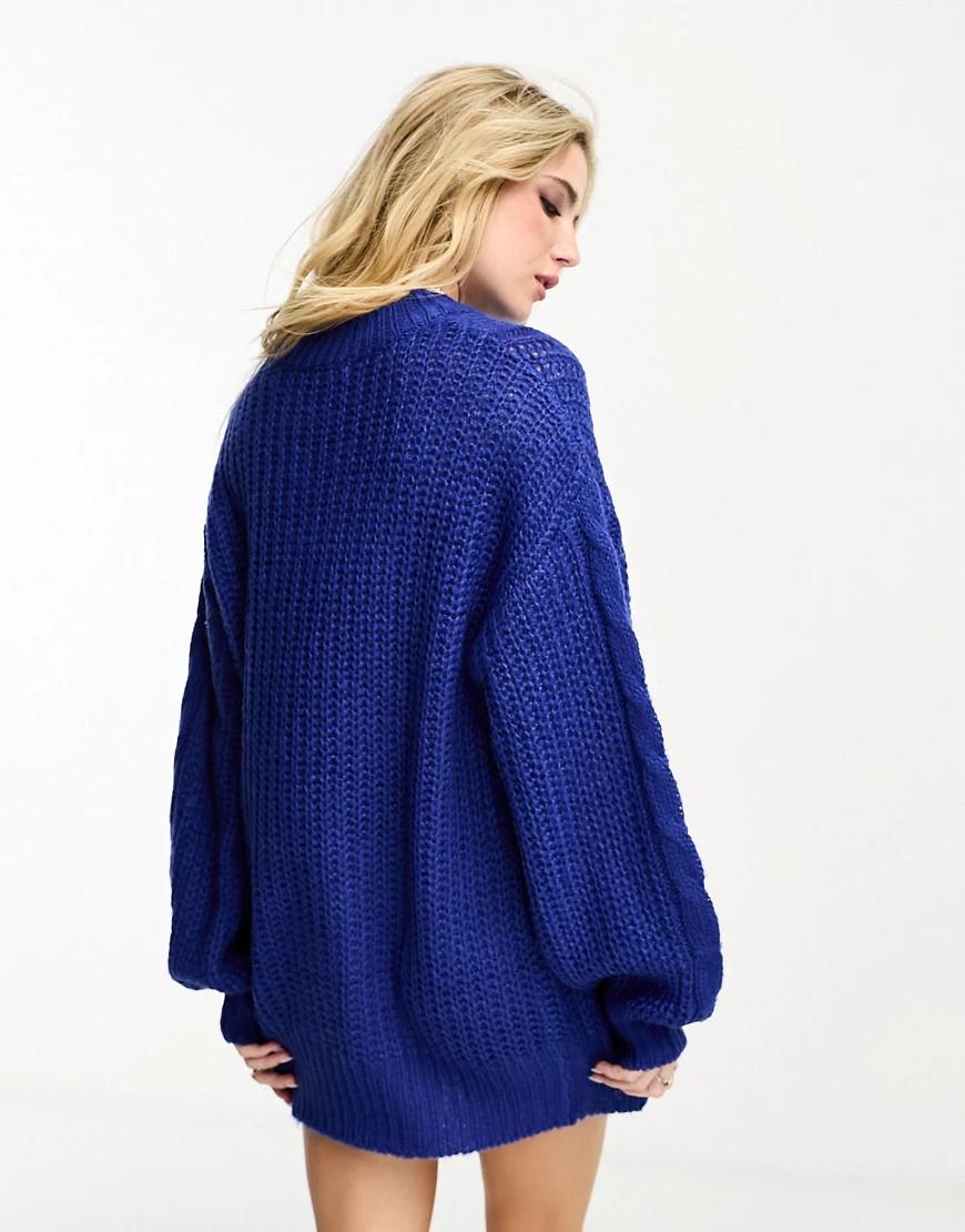 niebieski sweter oversize splot