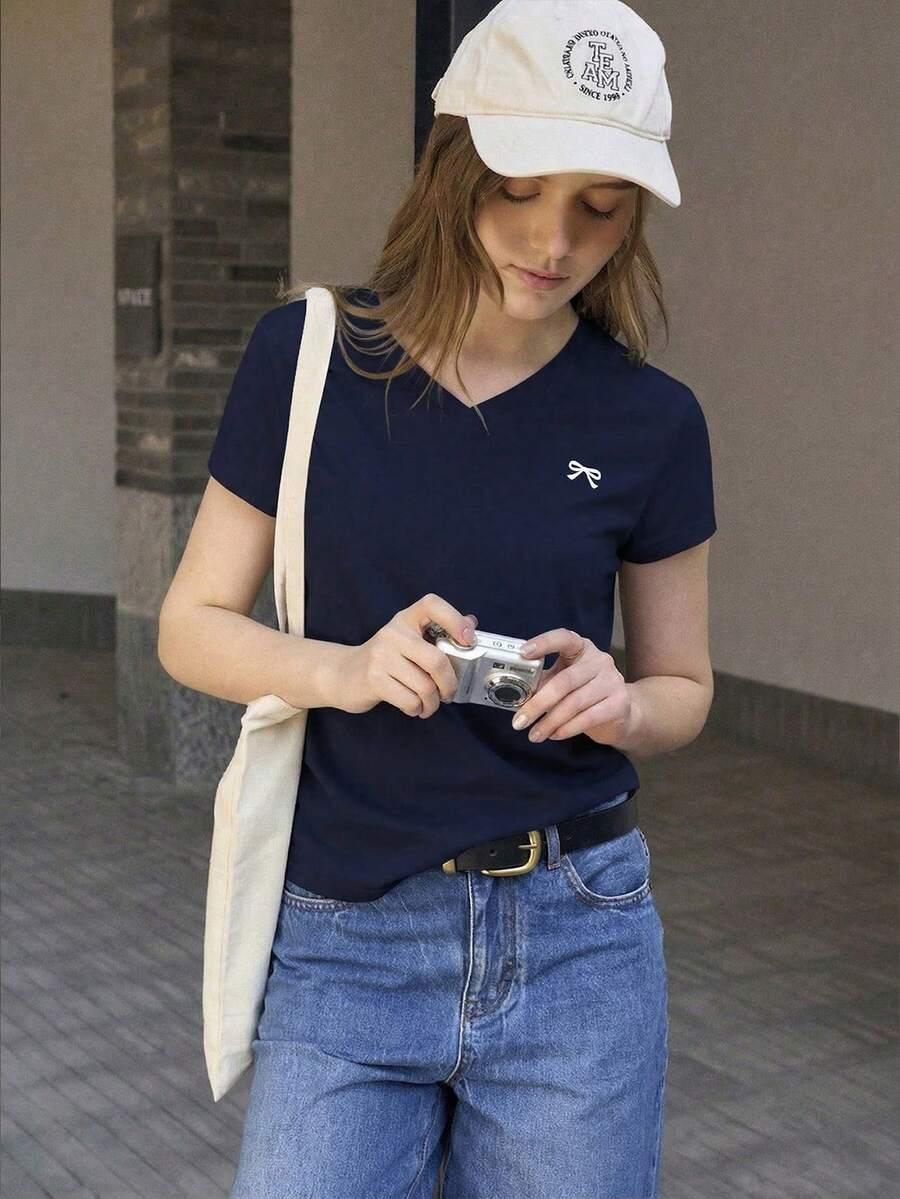 granatowa bluzka v-neck wzór print