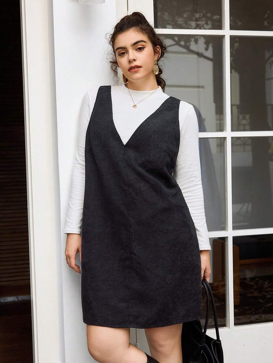 sztruksowa czarna sukienka v-neck
