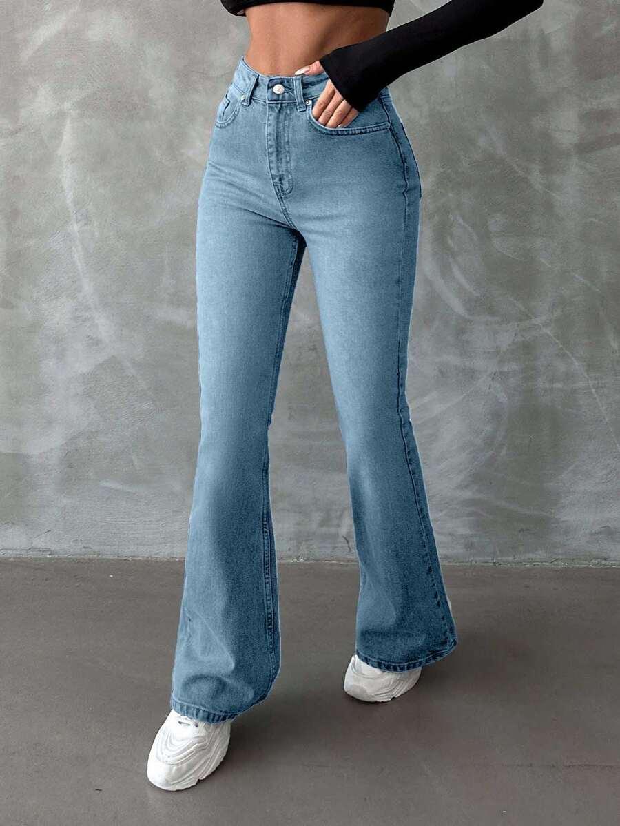 niebieskie spodnie jeans 