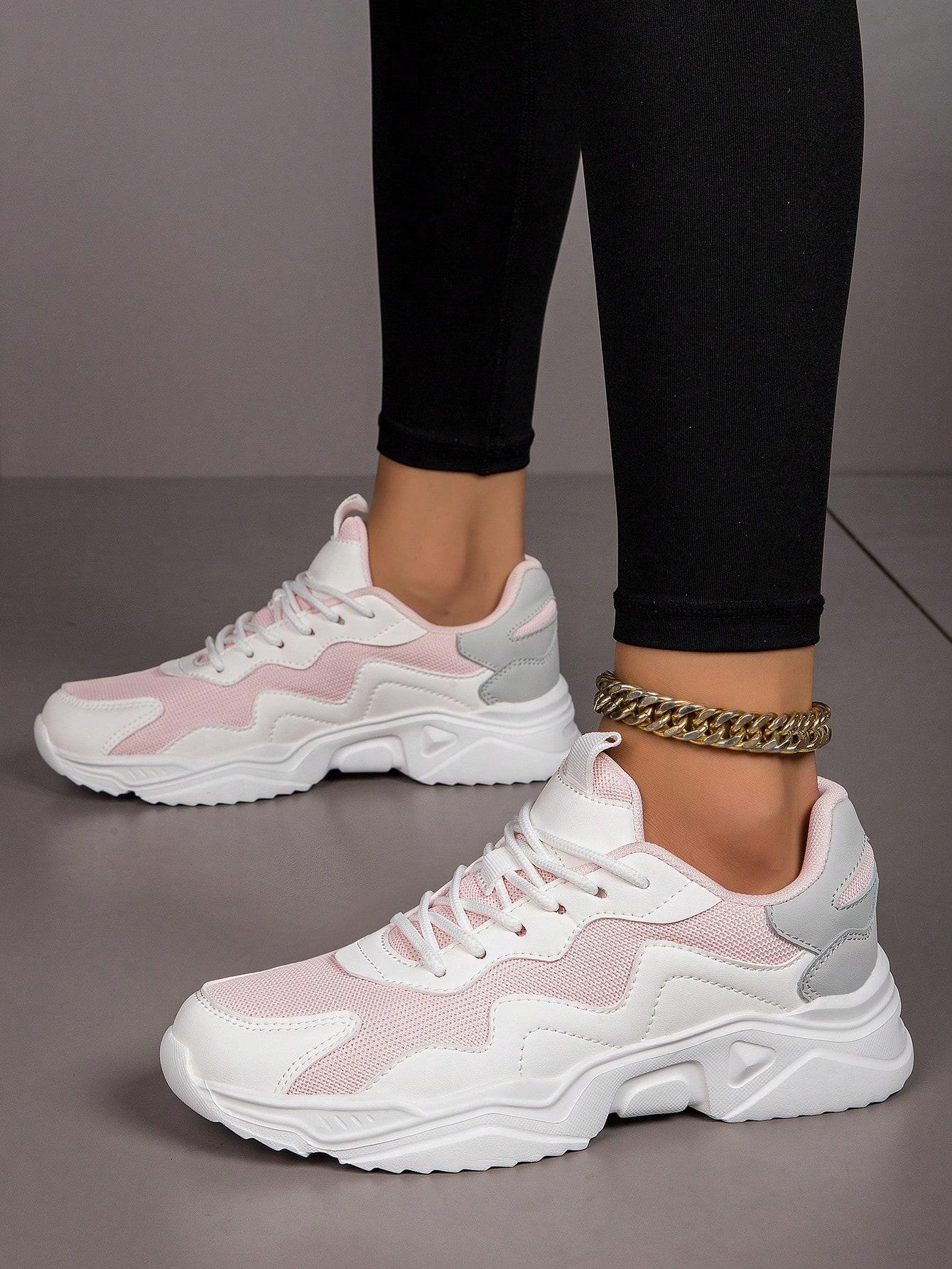sznurowane buty sportowe