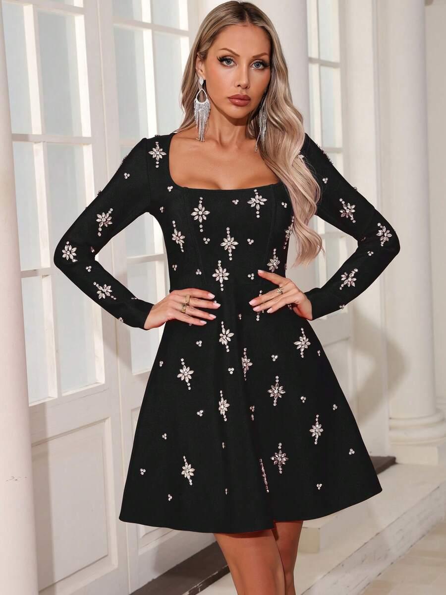 czarna mini sukienka zdobienia