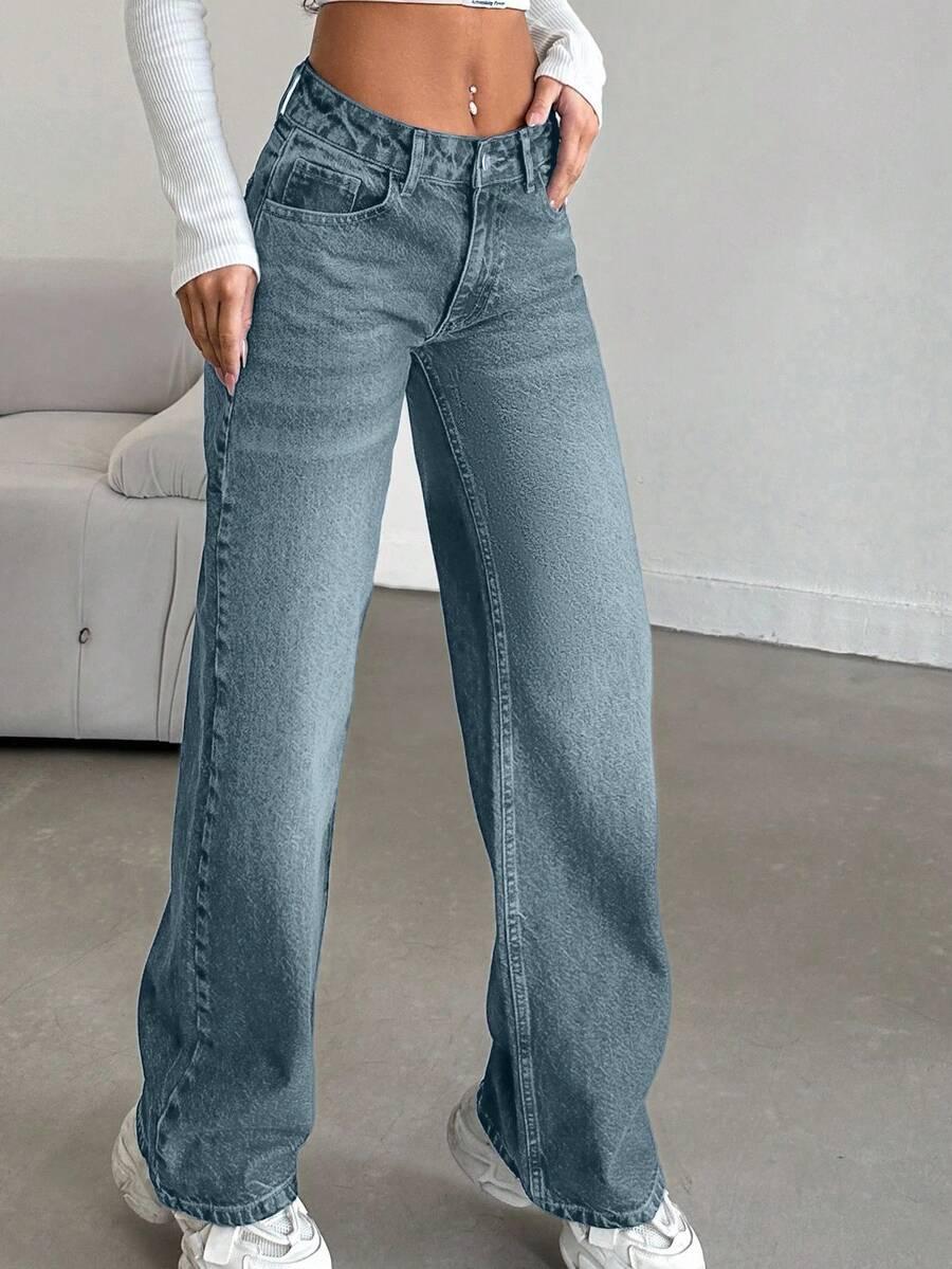niebieskie spodnie jeans