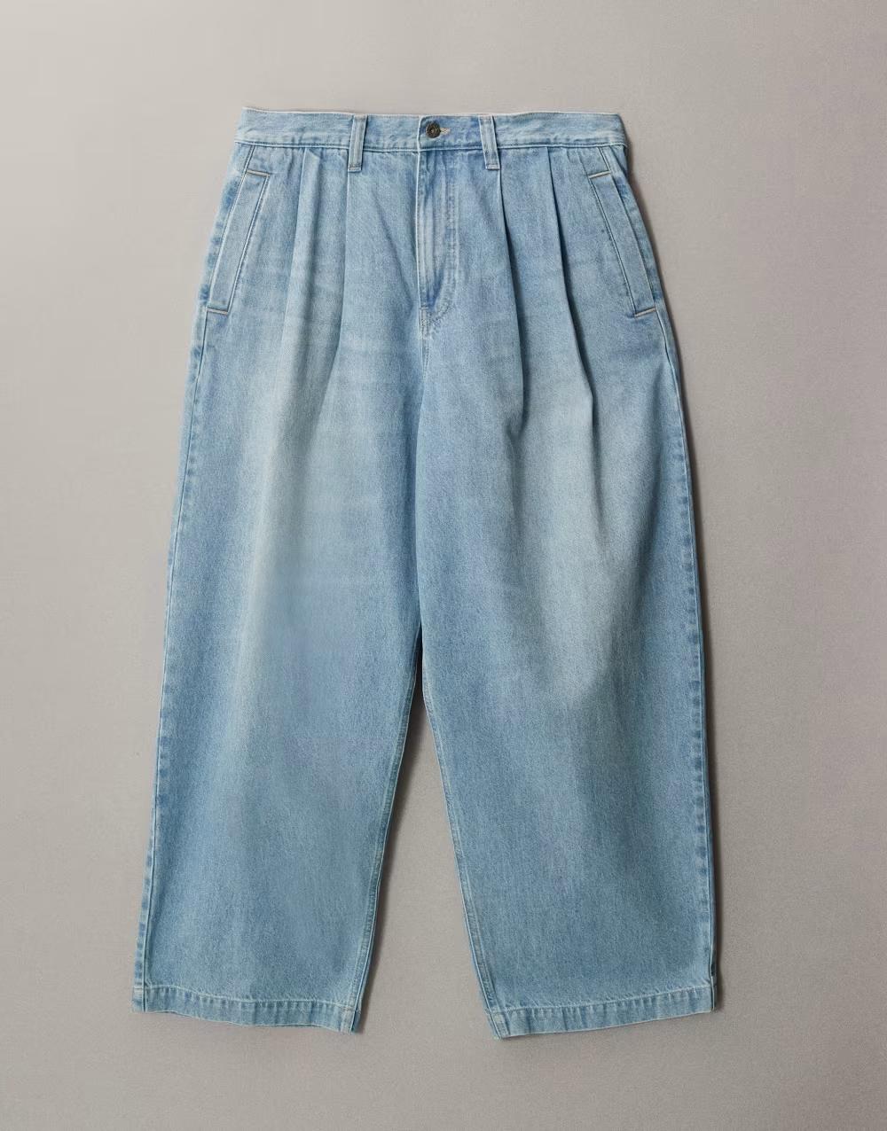 niebieskie spodnie jeans kieszenie