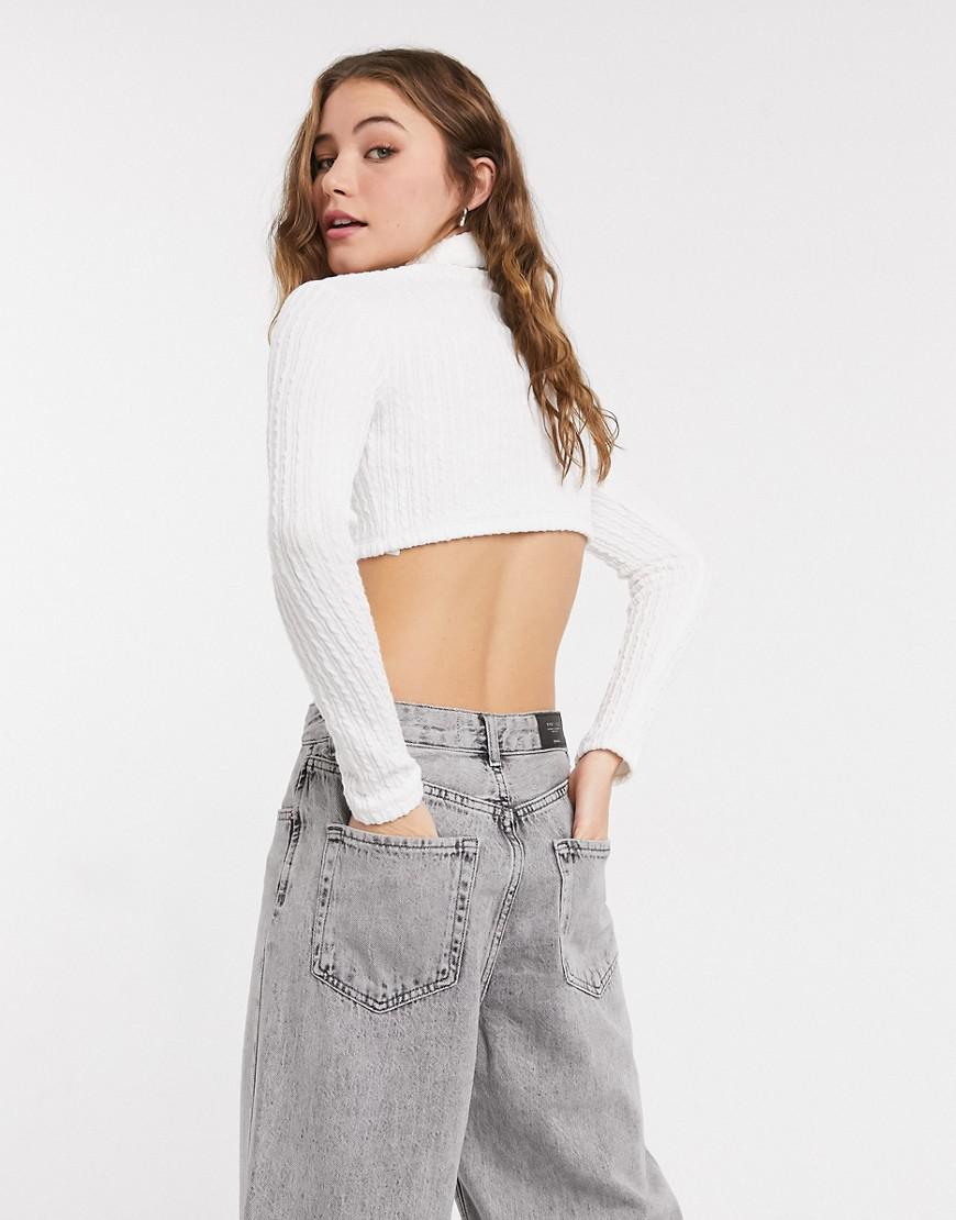 biały crop top golf