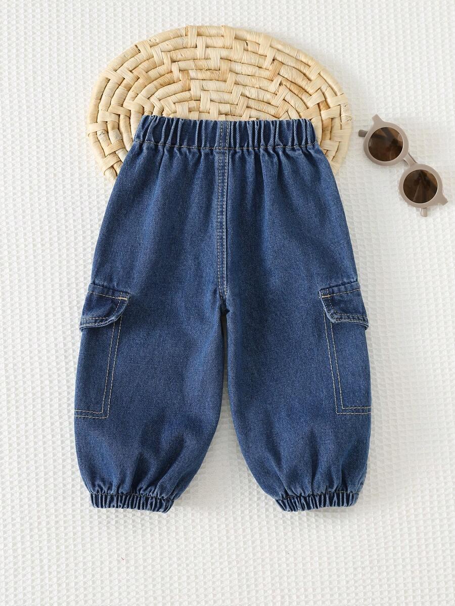 niebieskie spodnie jeans 