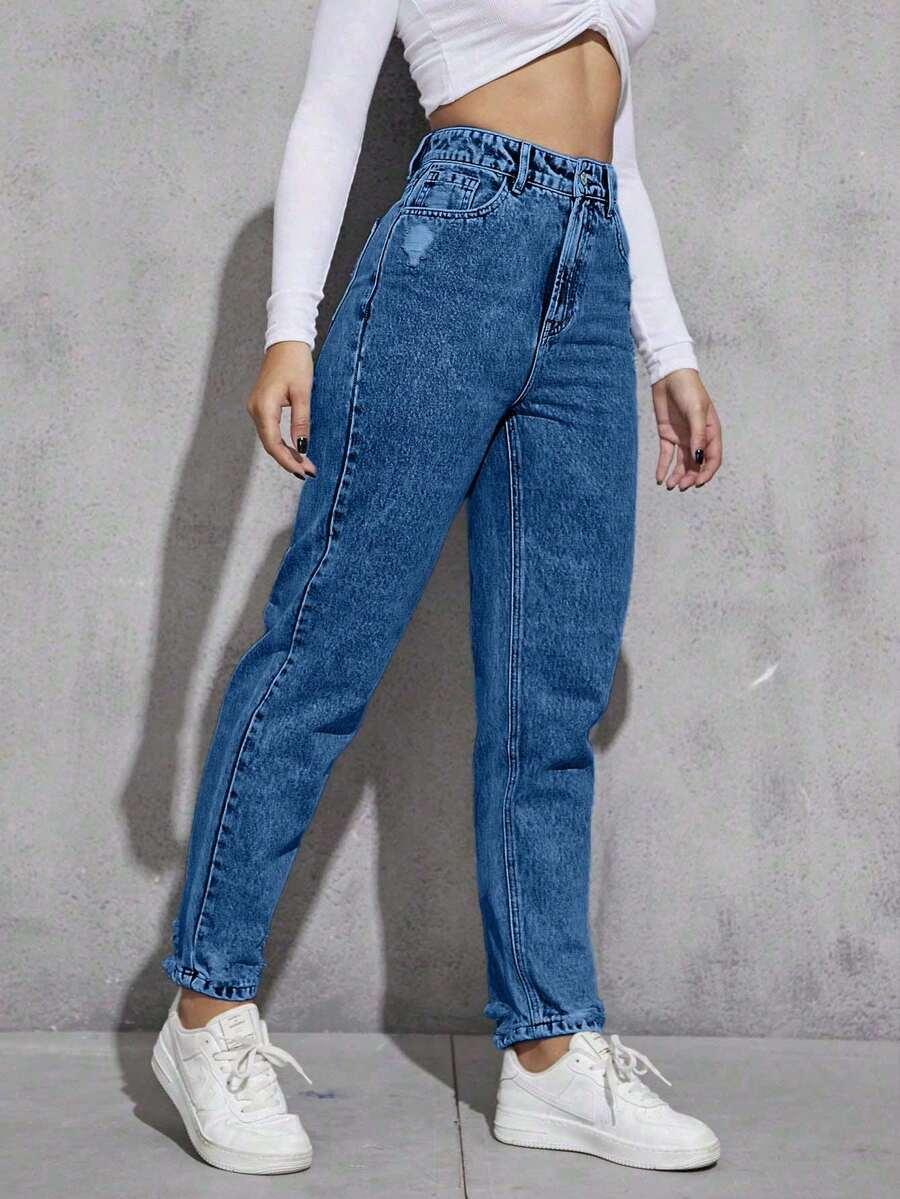 niebieskie spodnie jeans