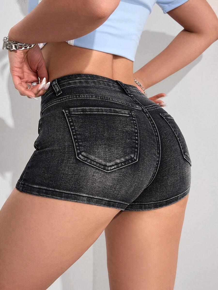 czarne spodenki jeans