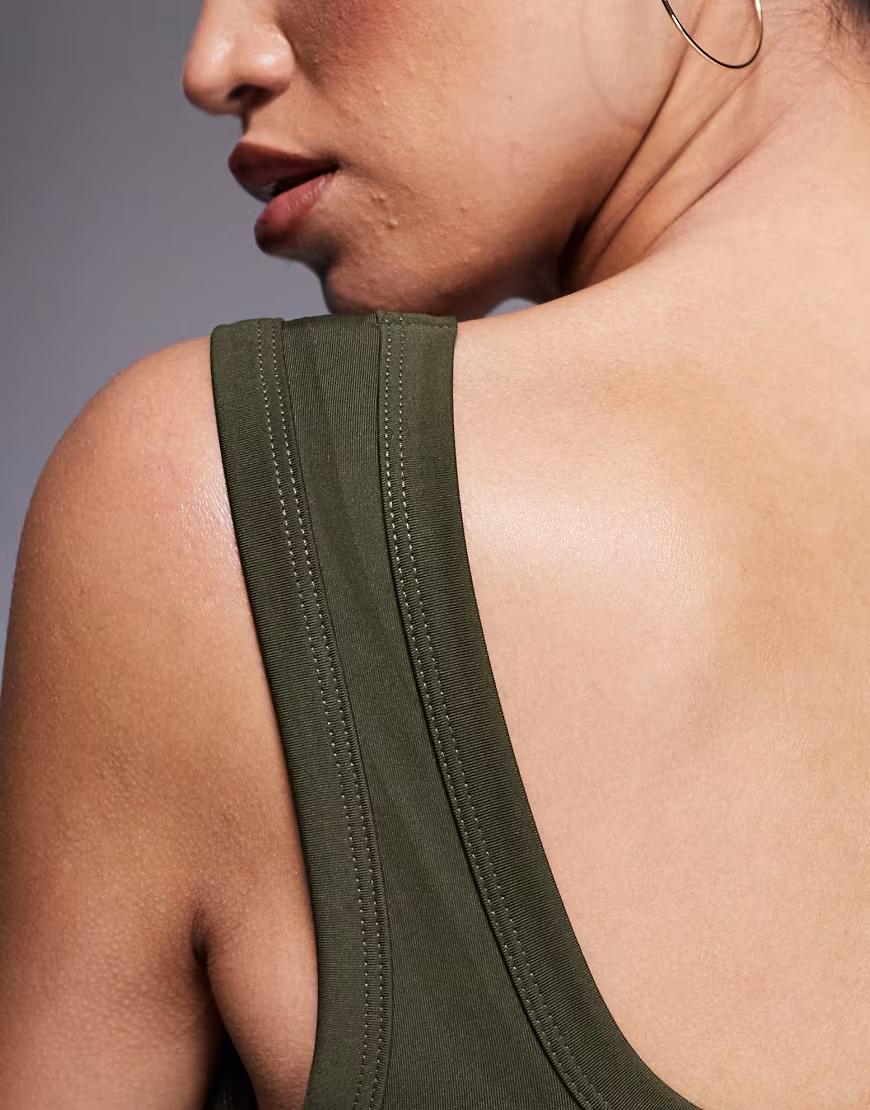 zielony sportowy top 