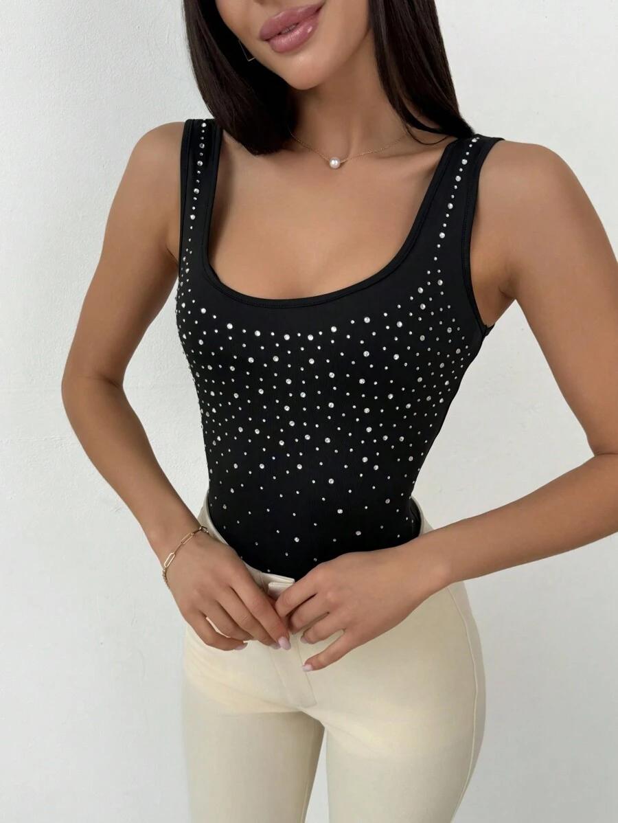 czarne body zdobienie