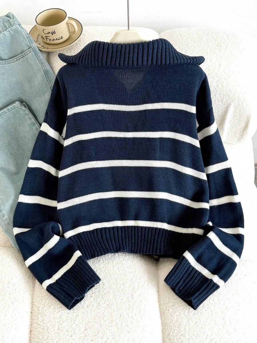 dzianinowy sweter wzór paski 