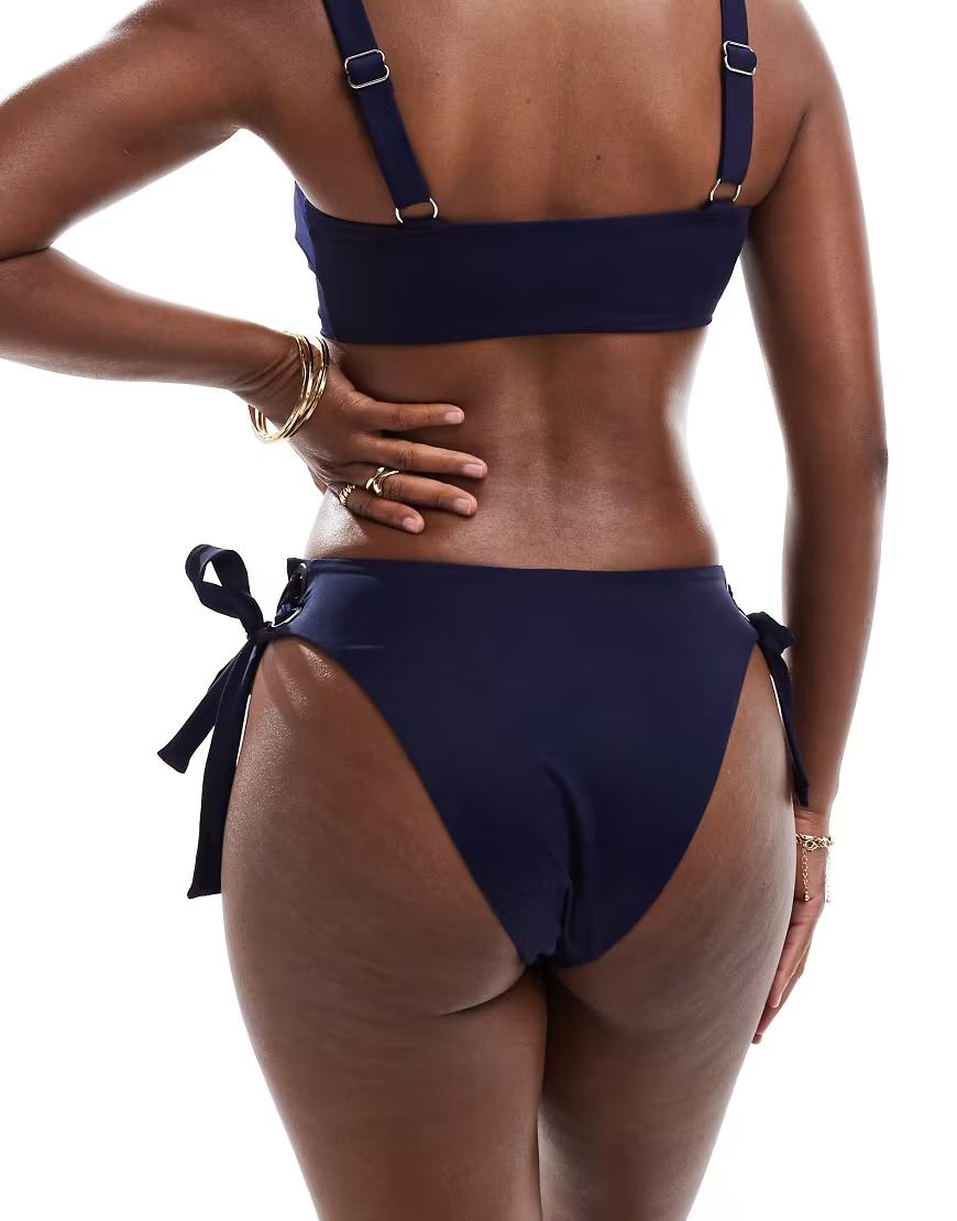 granatowy dół od bikini
