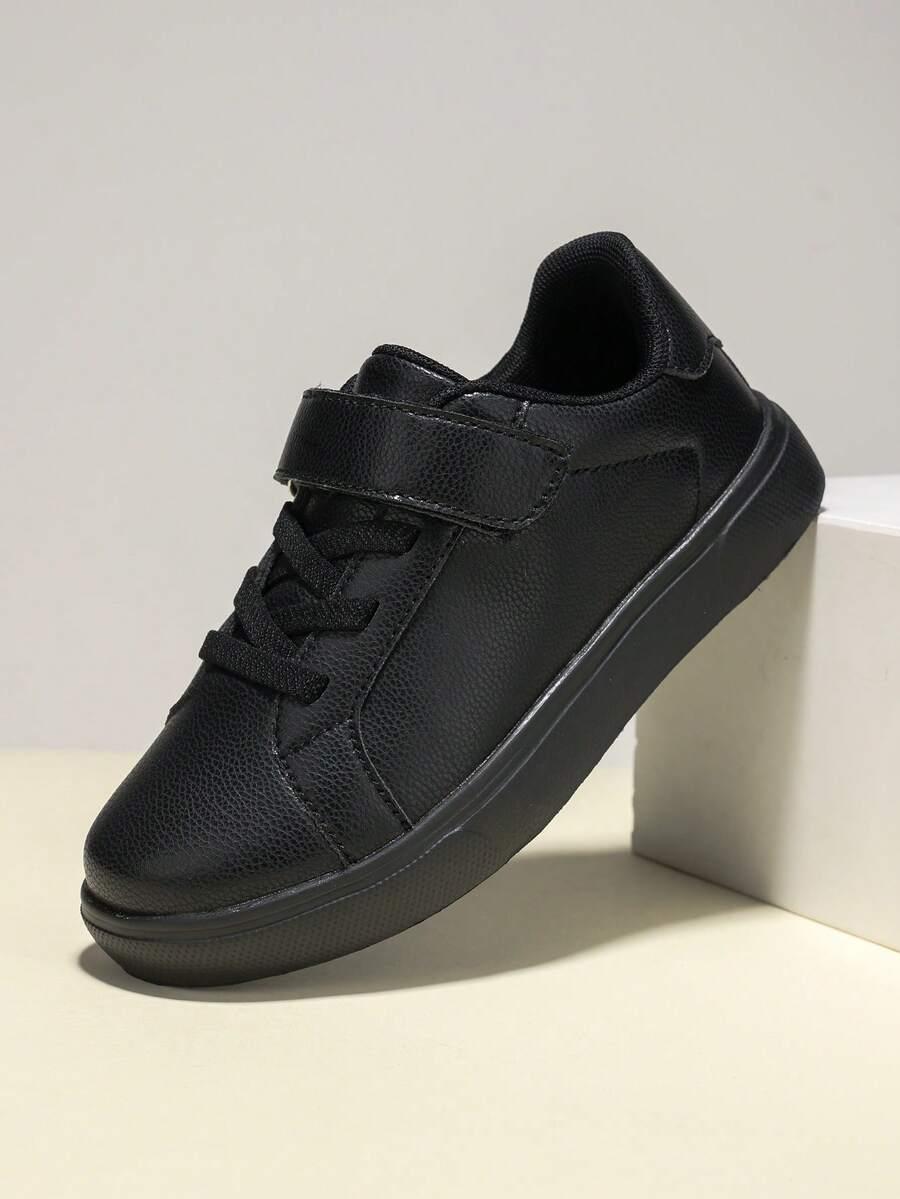 czarne buty sportowe