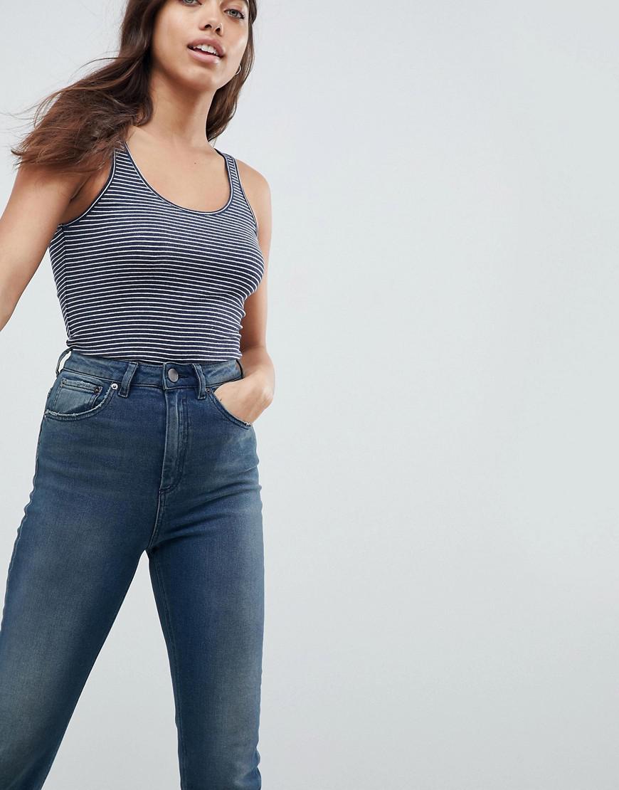 SPODNIE MOM JEANS