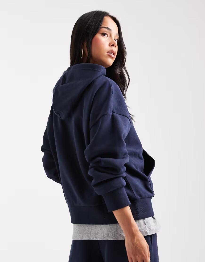 granatowa bluza oversize kaptur