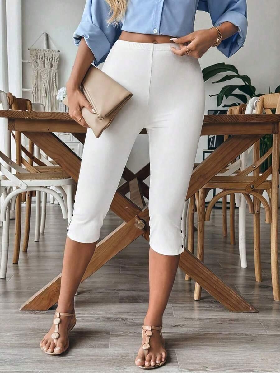 białe legginsy guziki