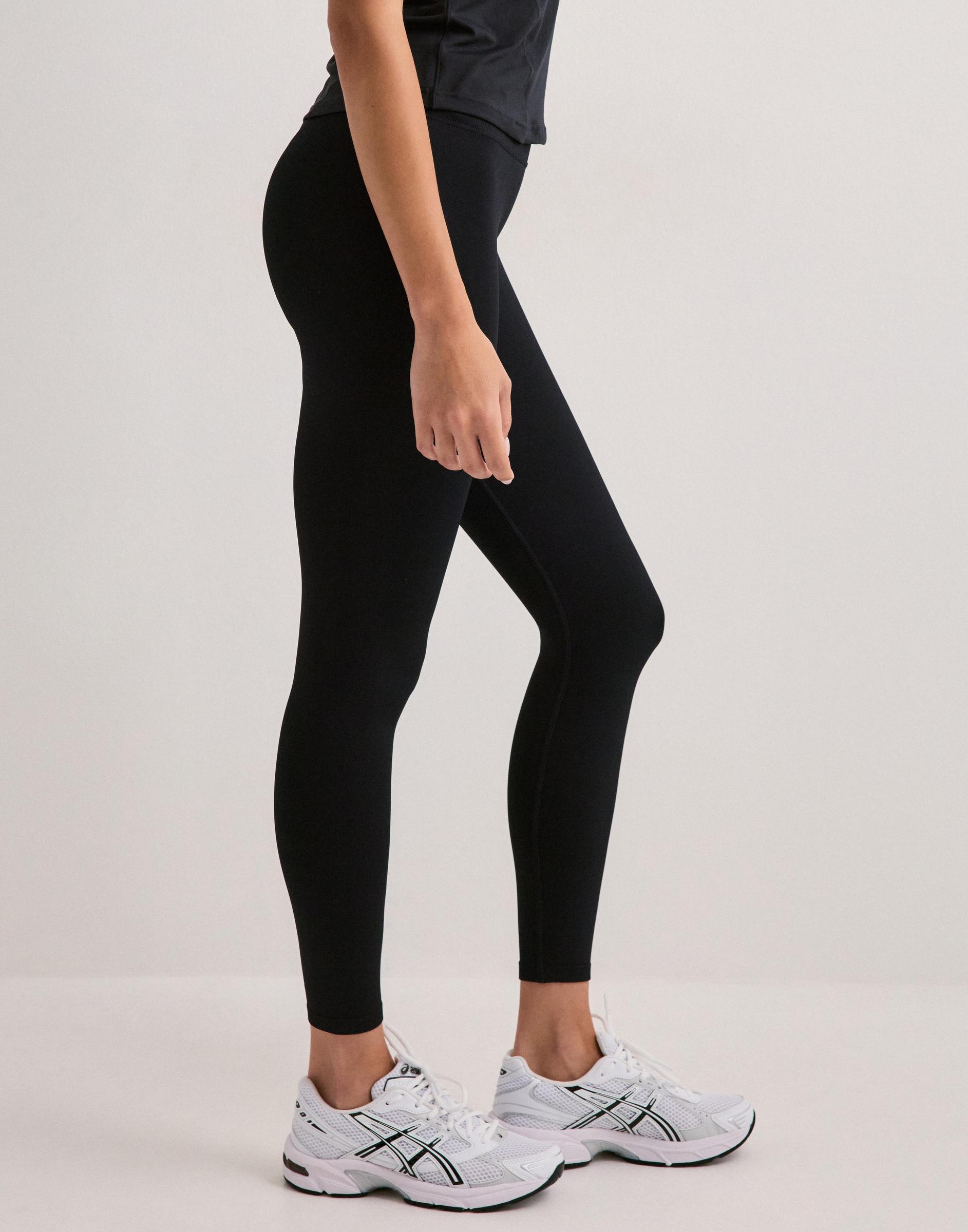 czarne sportowe legginsy
