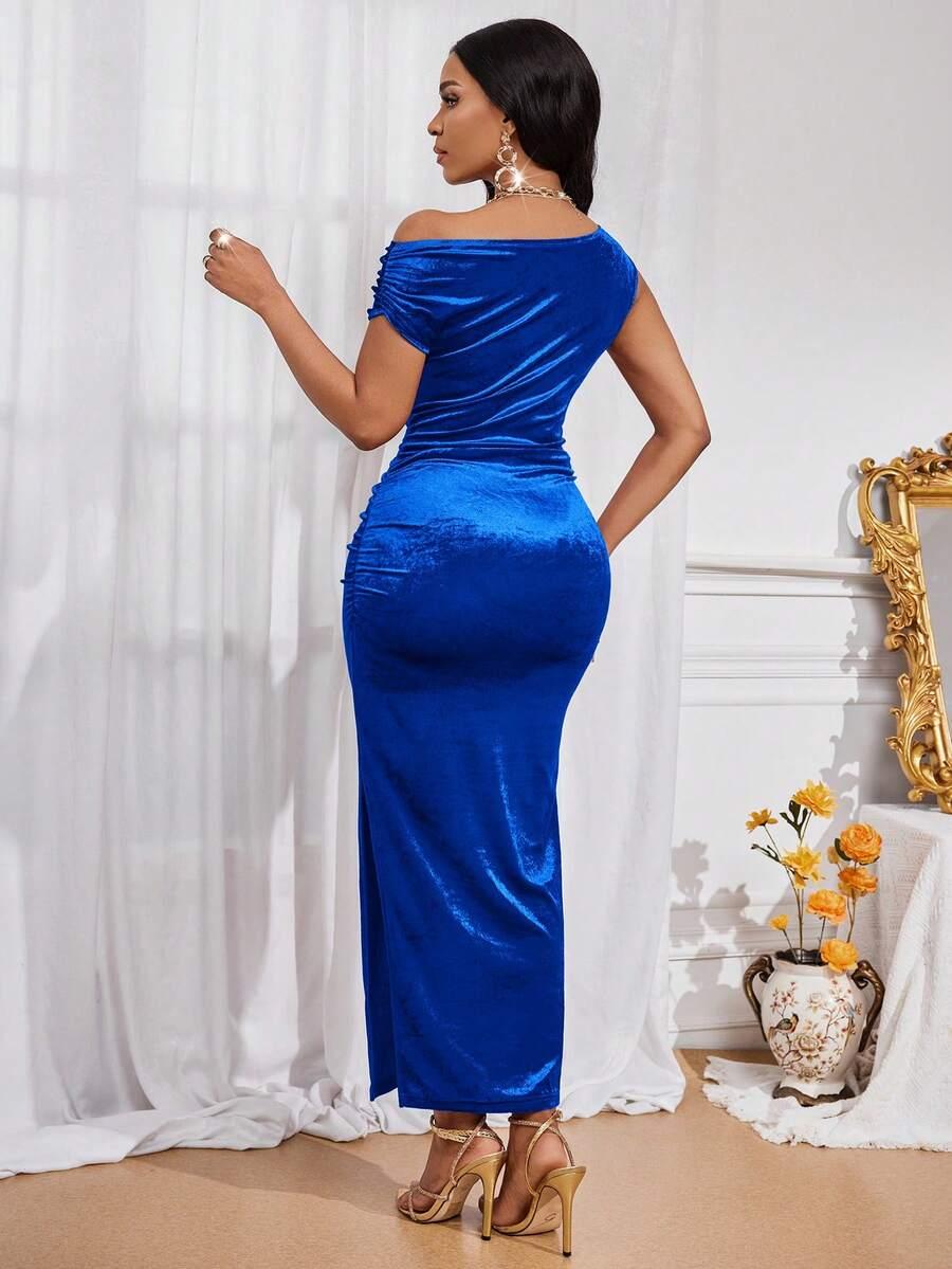 niebieska welurowa sukienka