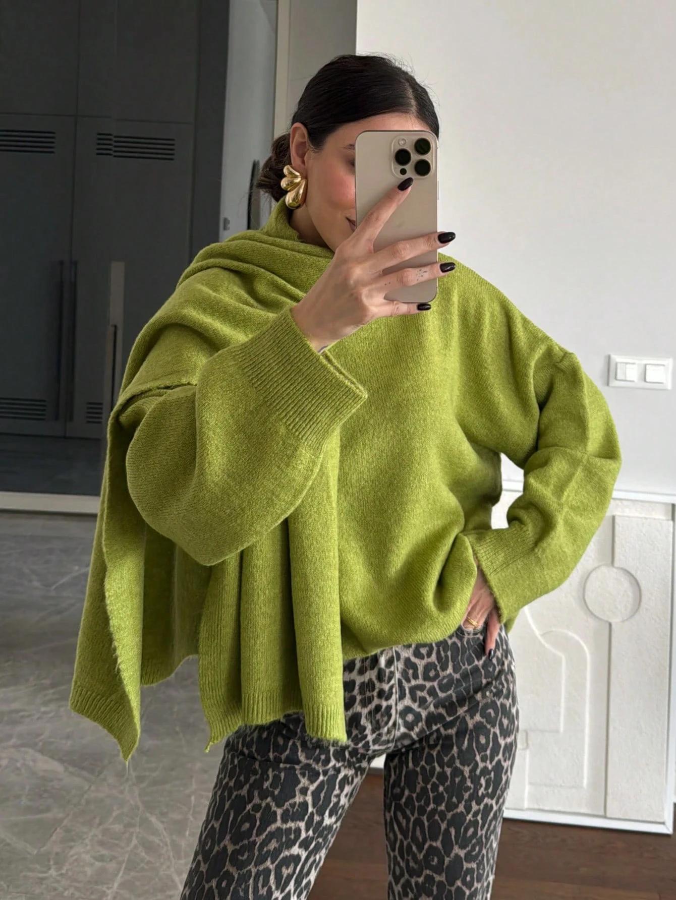 zielony sweter oversize szal