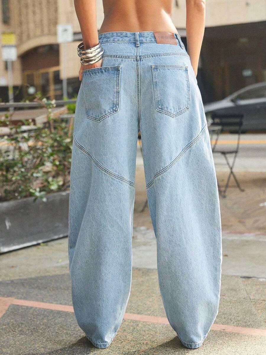 niebieskie spodnie jeans
