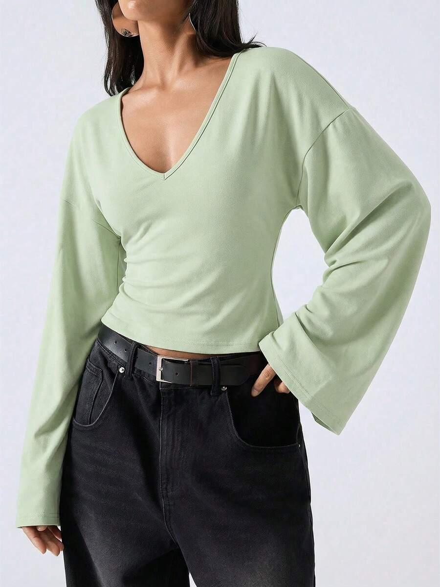 zielona bluzka rozszerzane rękawy v-neck