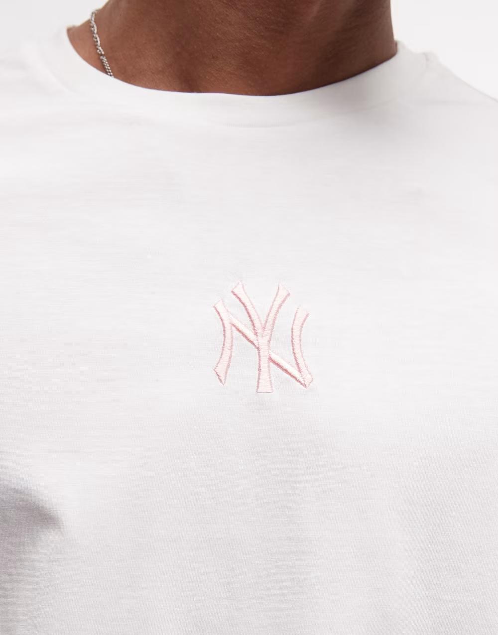biały t-shirt okrągły dekolt logo