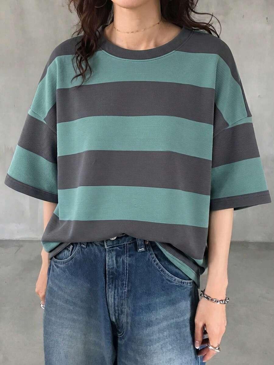 t-shirt w paski casual