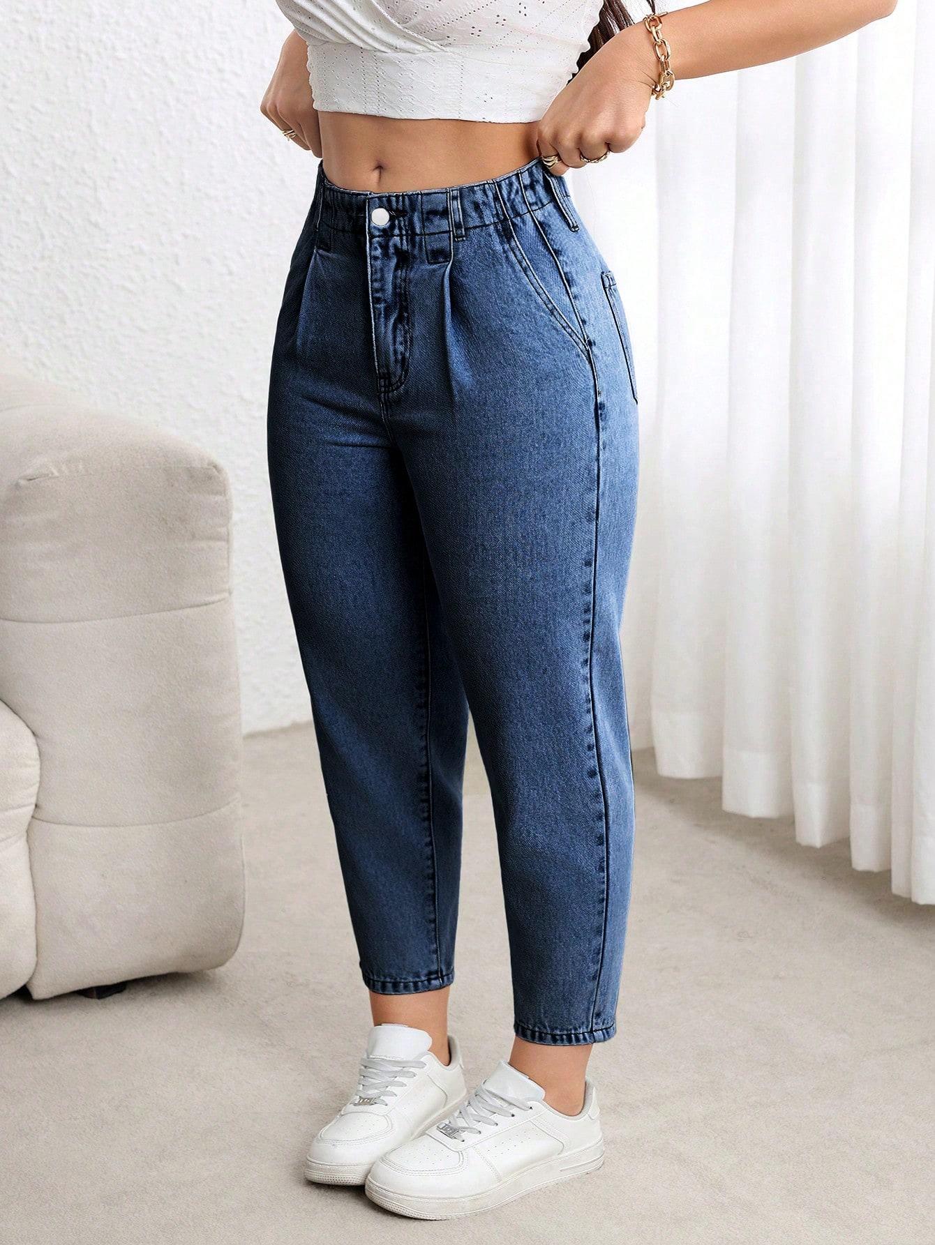 niebieskie spodnie jeans