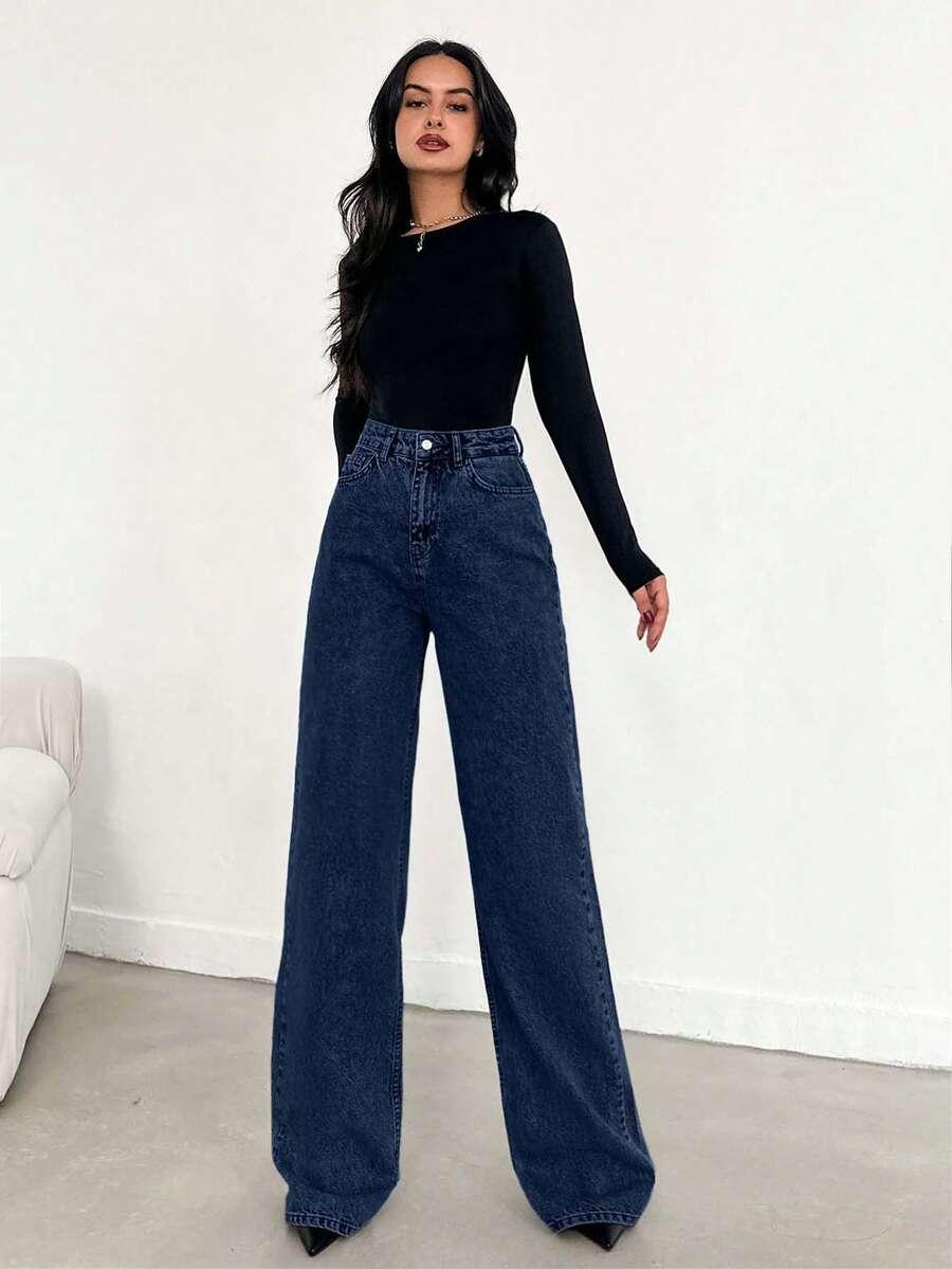 niebieskie spodnie jeans
