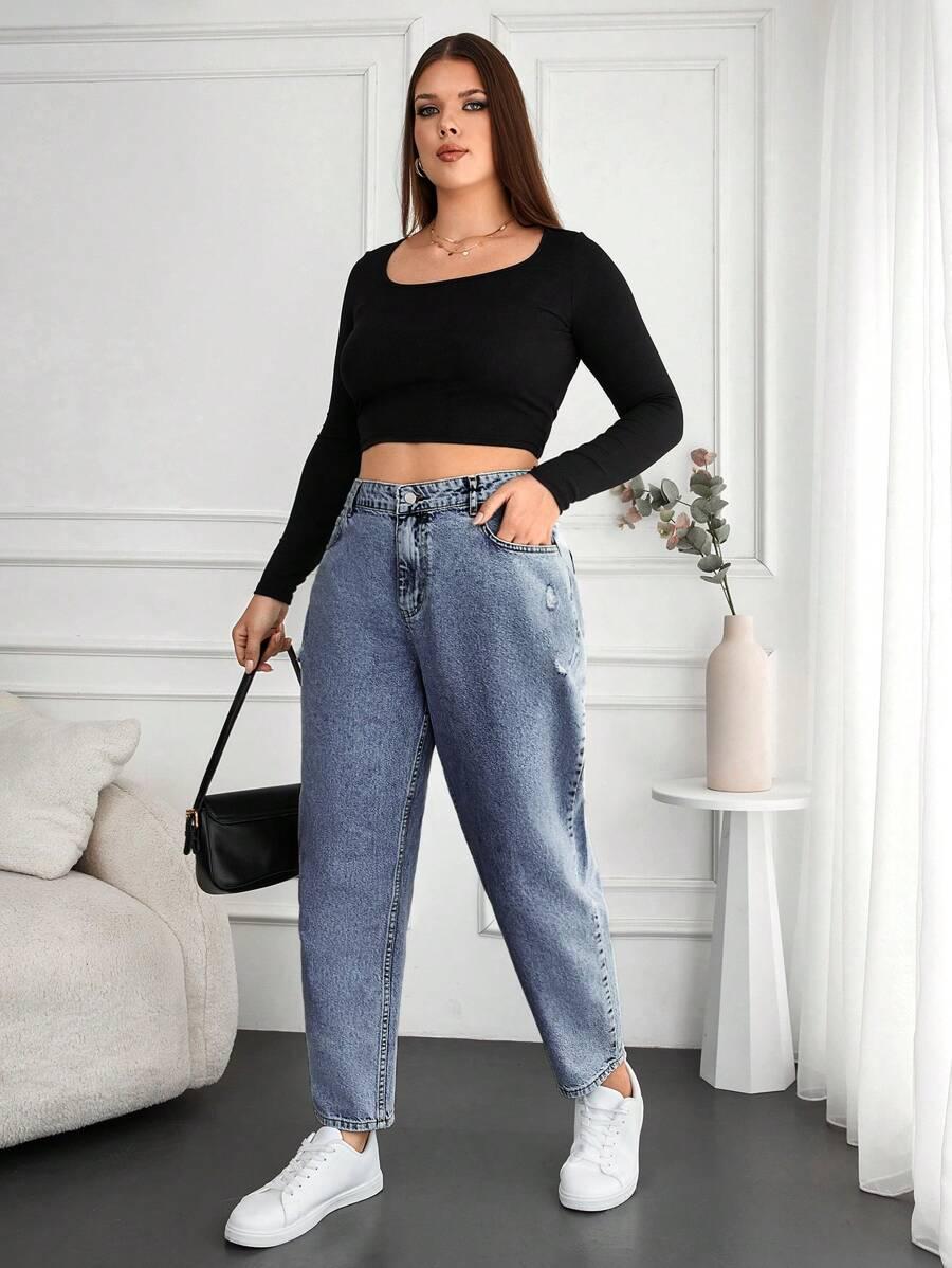niebieskie spodnie jeans 