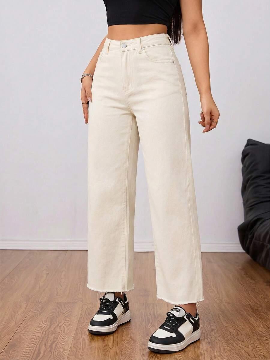 beżowe spodnie jeans