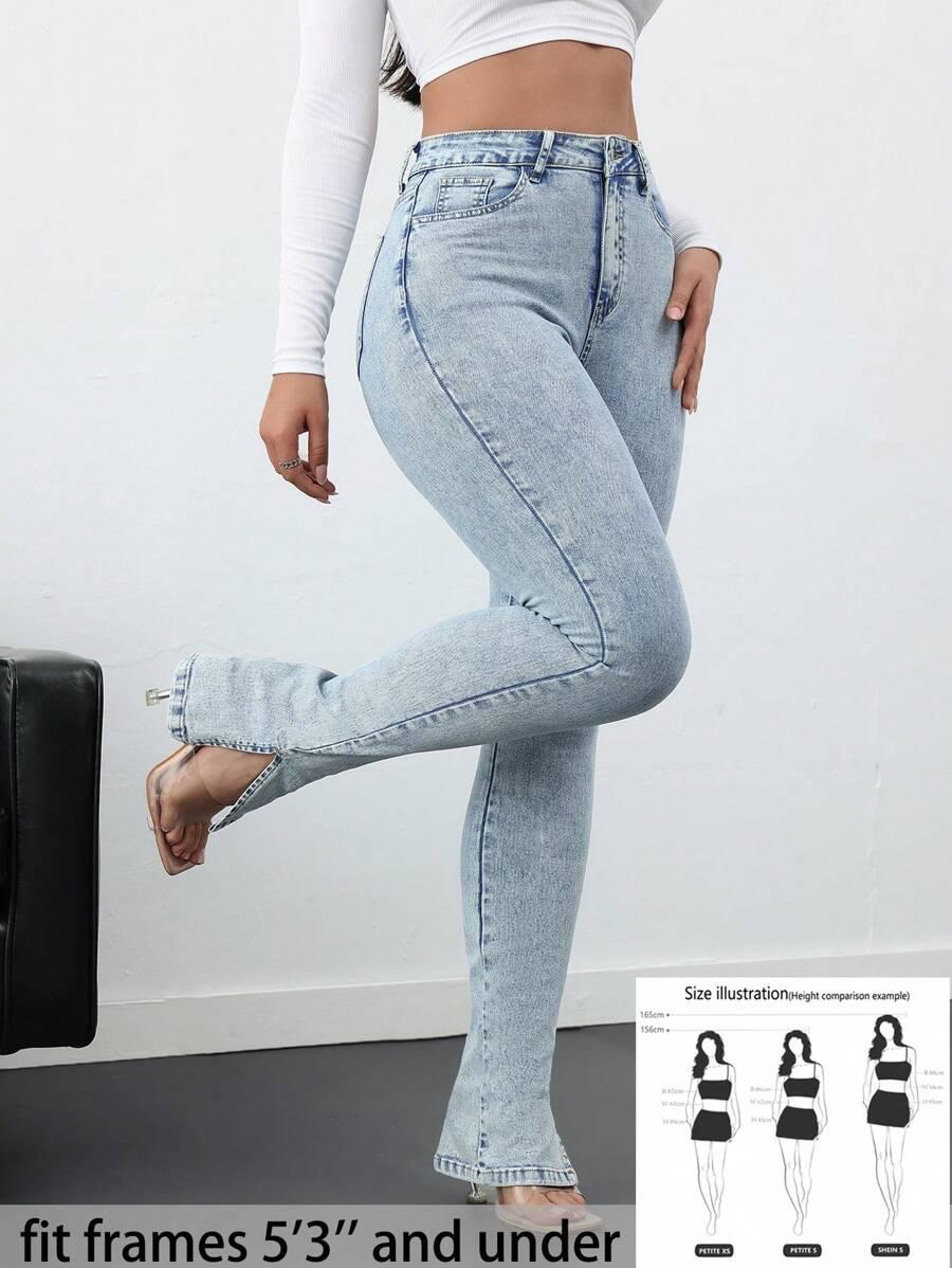 niebieskie spodnie jeans