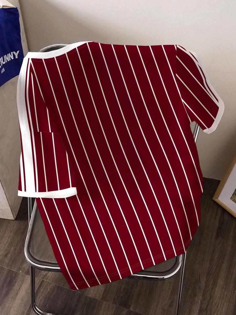 czerwony t-shirt paski