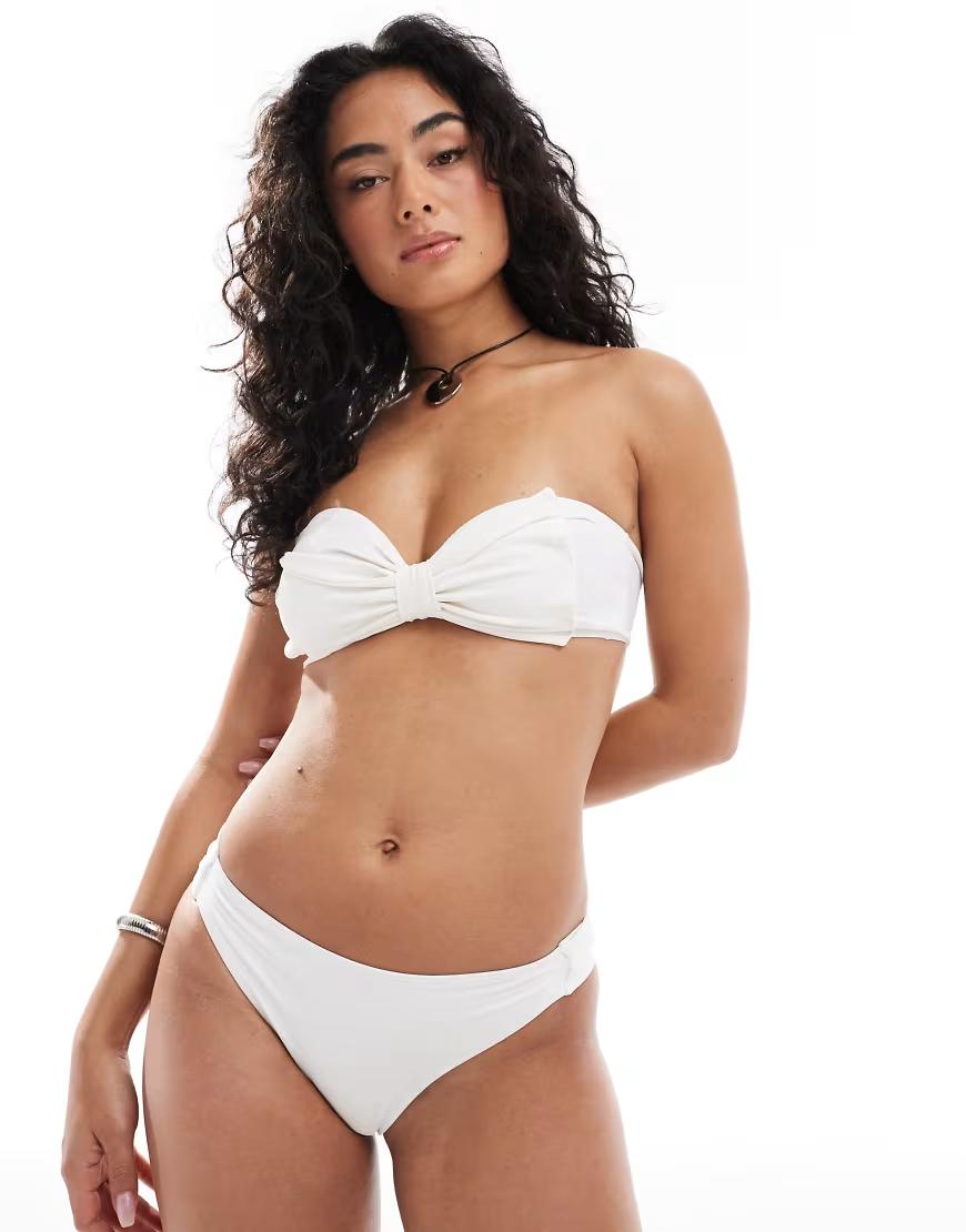BIAŁY DÓŁ OD BIKINI 
