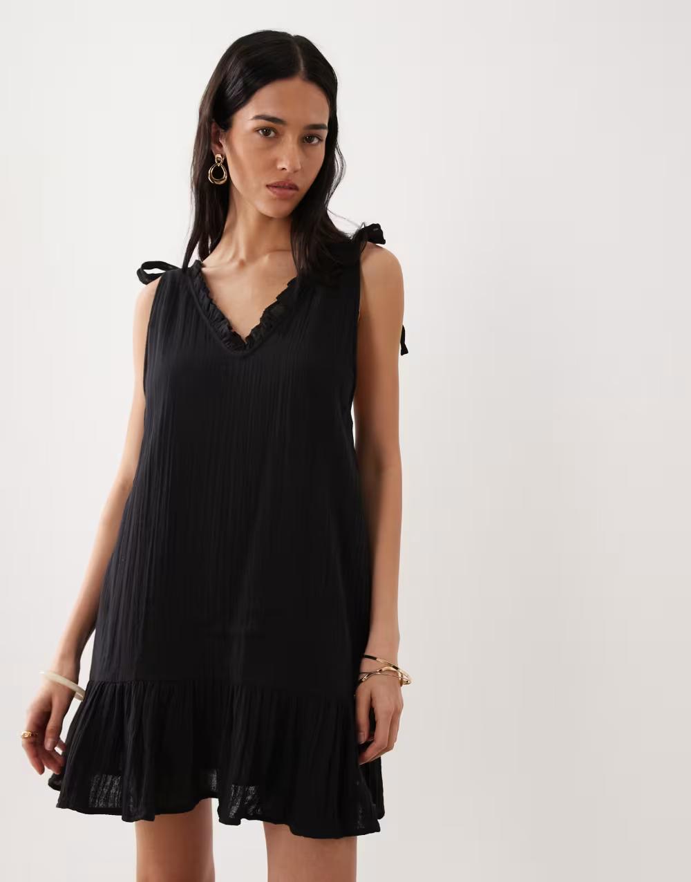 CZARNA MINI SUKIENKA V NECK