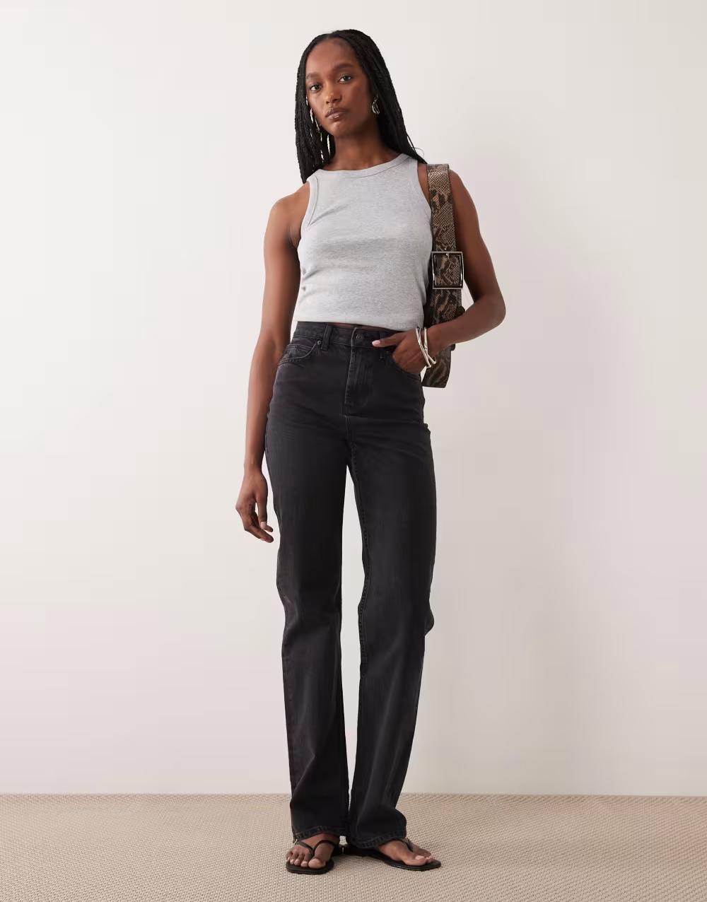 czarne proste spodnie jeans