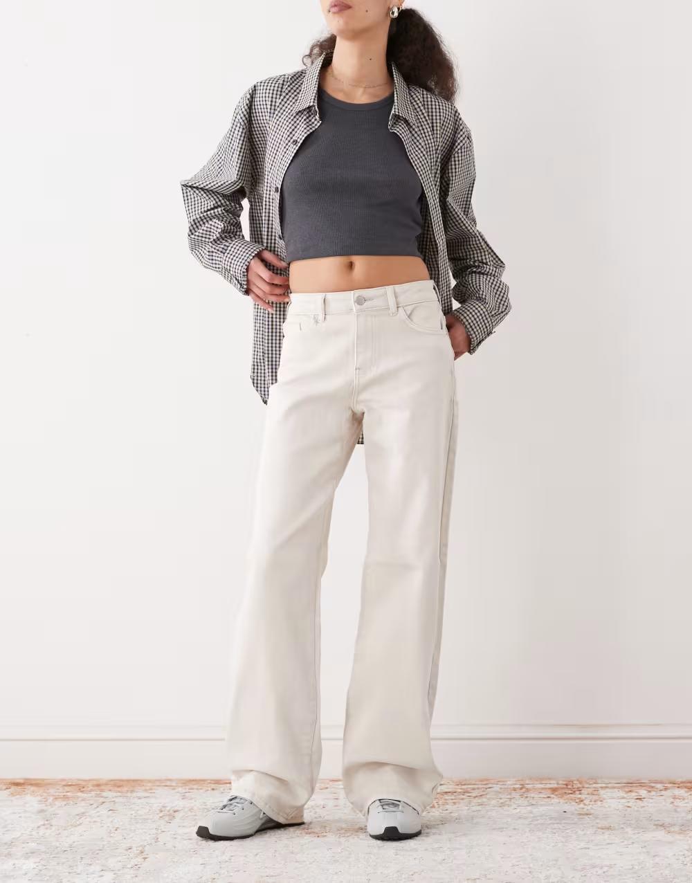 ecru spodnie jeans zamek